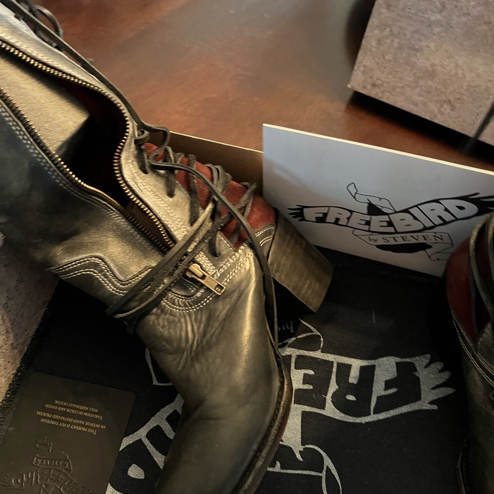 Freebird by Steven Black Lace-Up Tall Boots size 10 - Picture 7 of 10